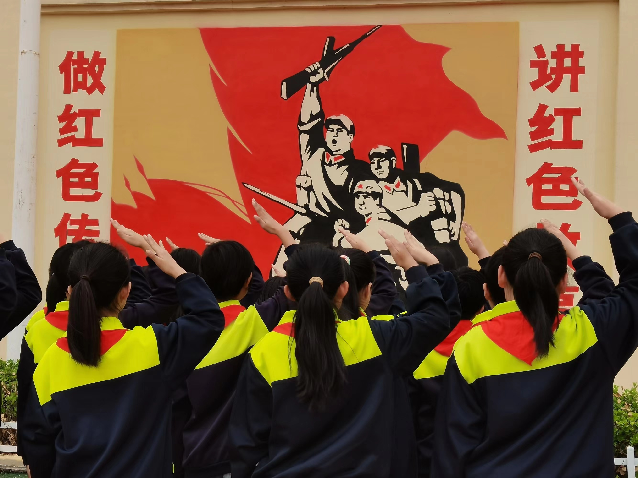 衡水市安平县第五小学巧手编织缅怀先烈红色基因代代传承