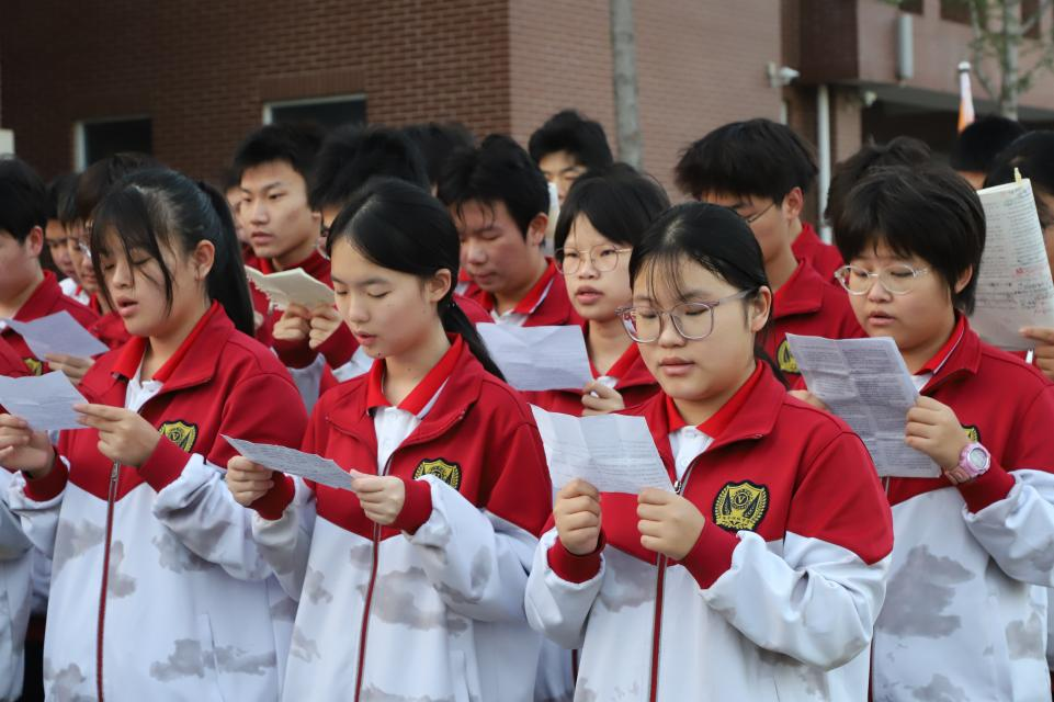 衡水桃城中学全体师生凝心聚力谱新篇