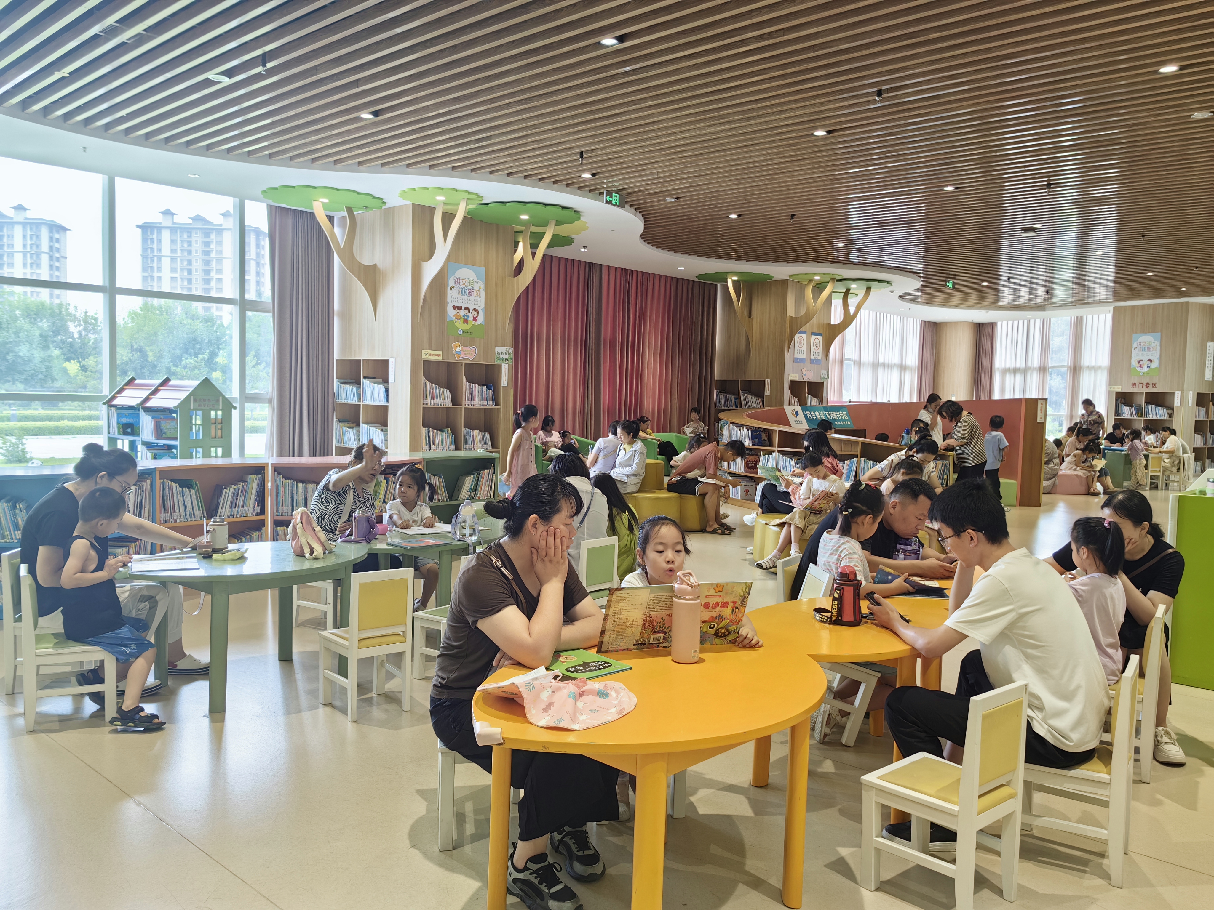书香伴暑假 衡水市图书馆迎来读书热潮