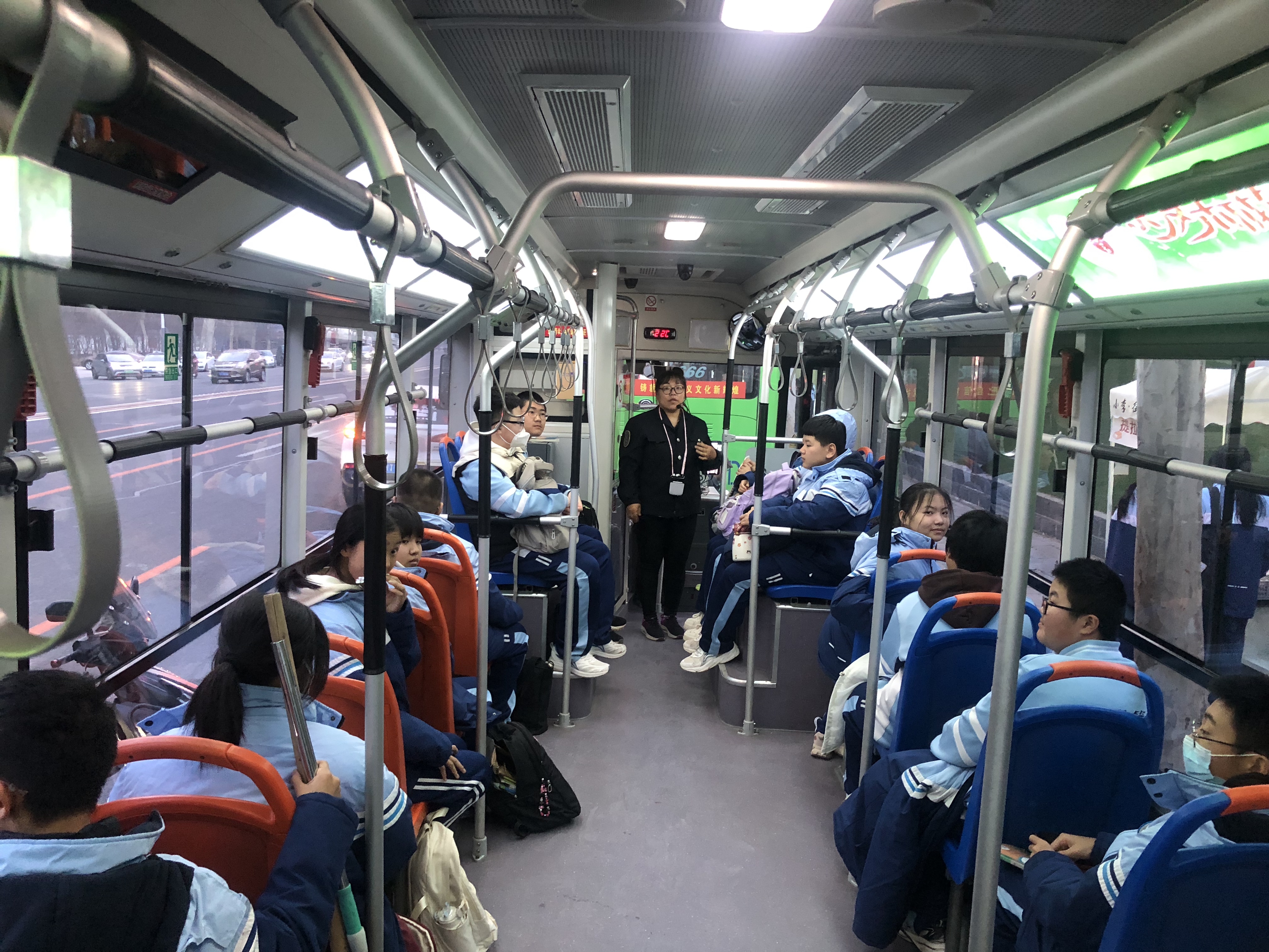 衡水公交开展系列志愿服务活动助力文明城市创建