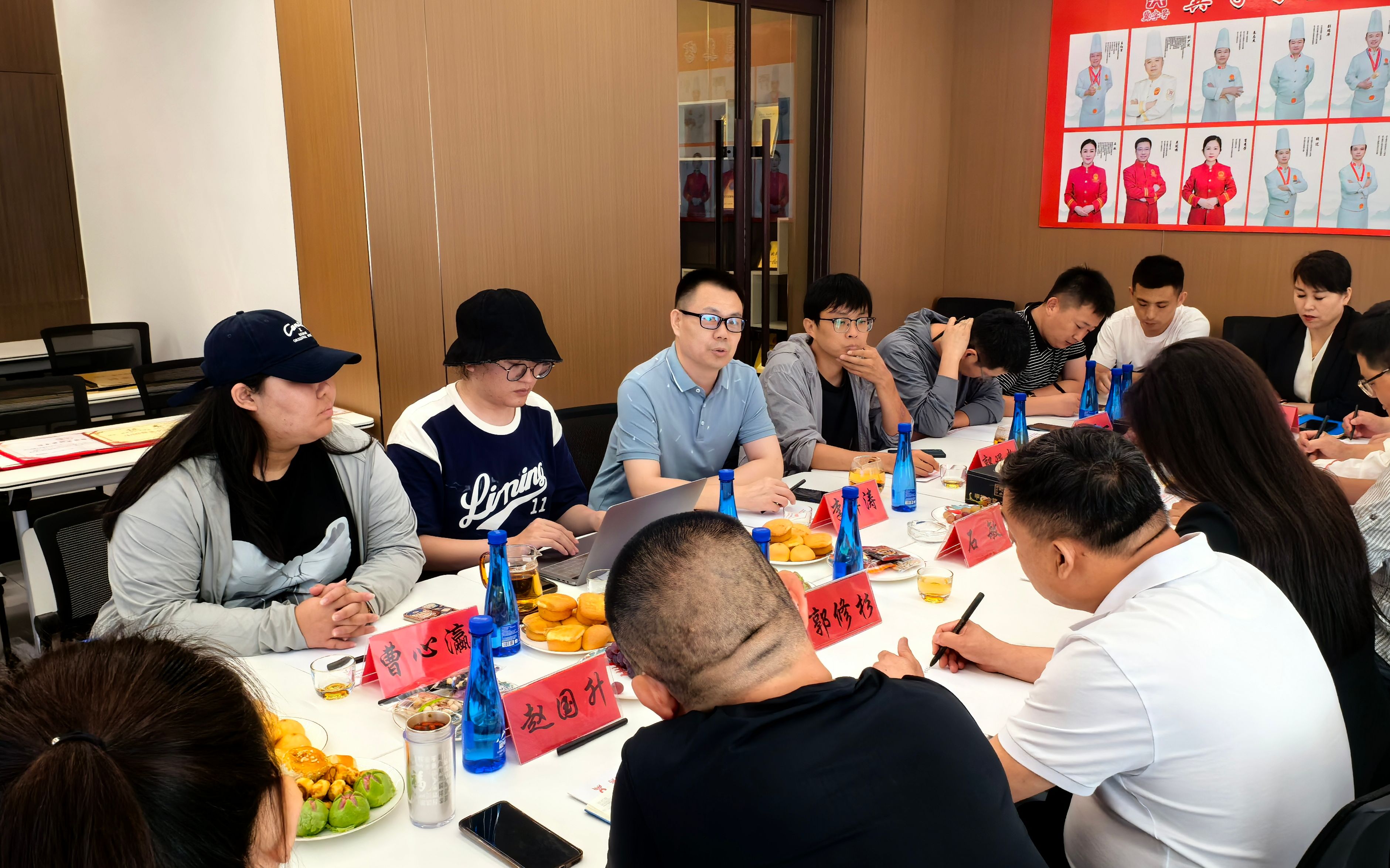 央视《回家吃饭》摄制组走进衡水忠义餐饮共话衡水美食